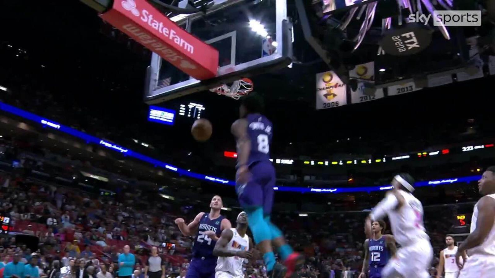 'Are you kidding me!?' Dennis Smith Jr. throws down huge onehanded