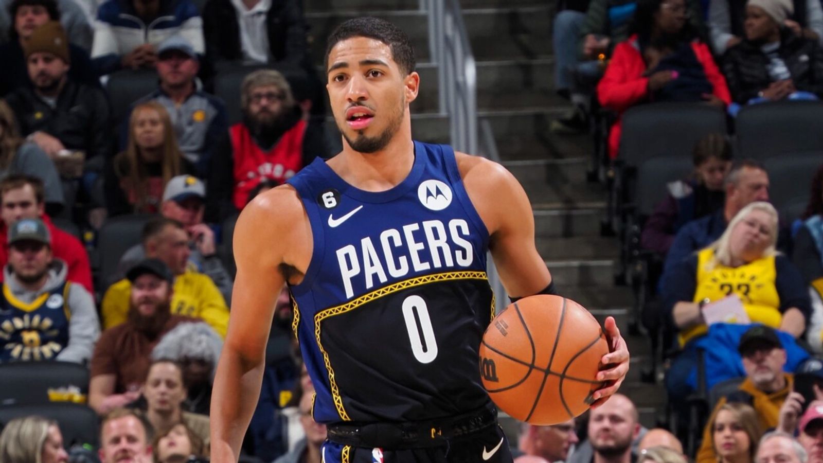 Tyrese Haliburton hits no-look pass assist | NBA News | Sky Sports