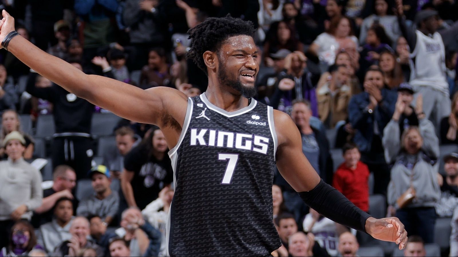 Chimezie Metu hammers in huge alleyoop NBA News Sky Sports