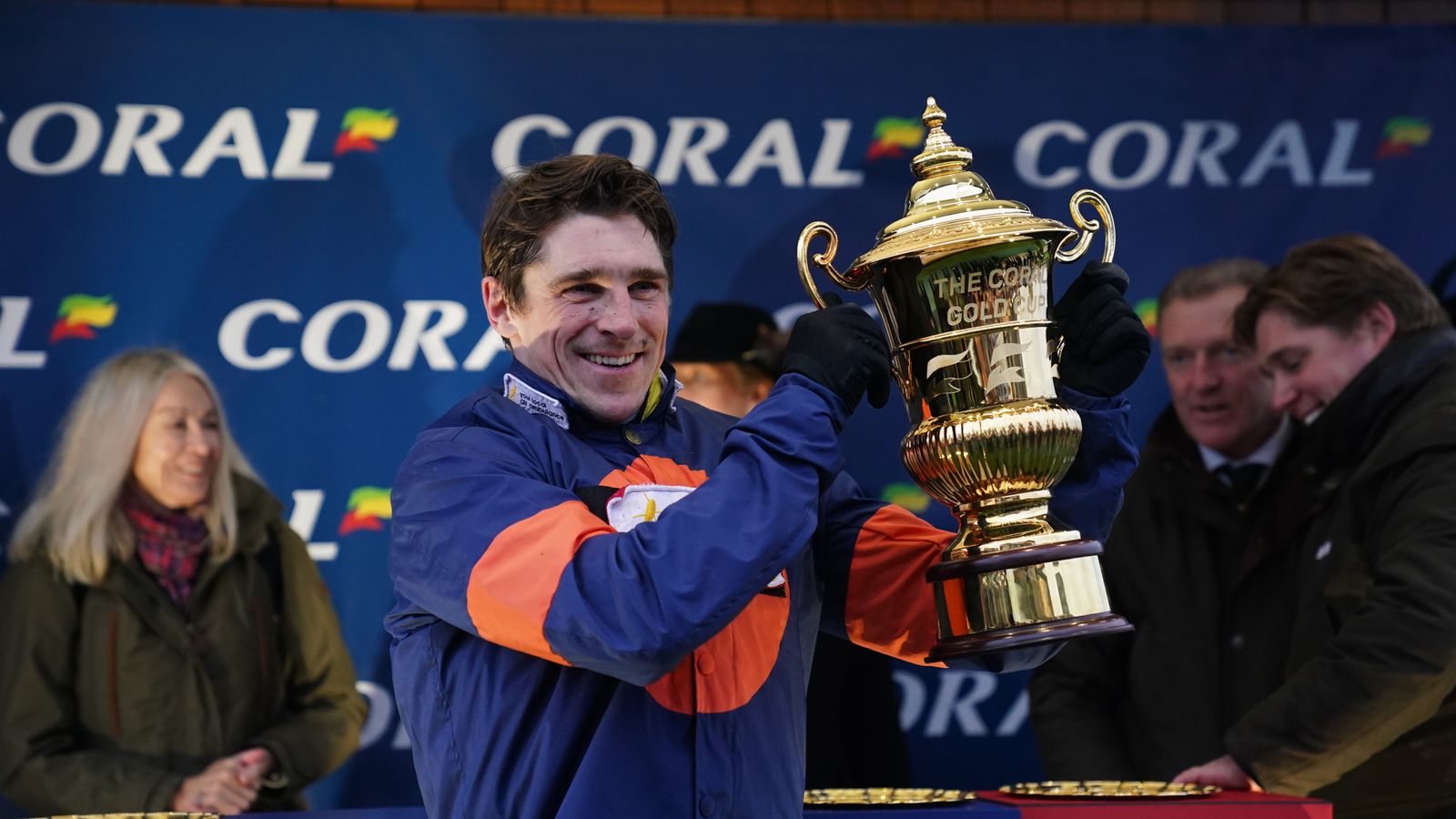 Coral Gold Cup: Le Milos digs deep to beat David Pipe pair in Newbury feature