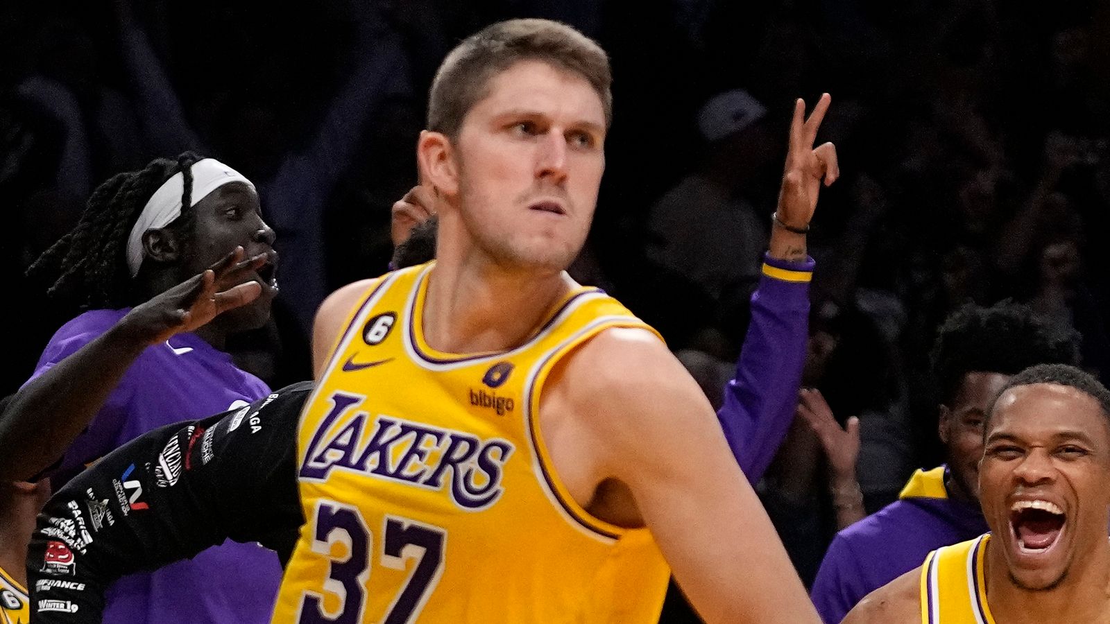 Lakers' Matt Ryan Hits Incredible Buzzer-Beater: Watch