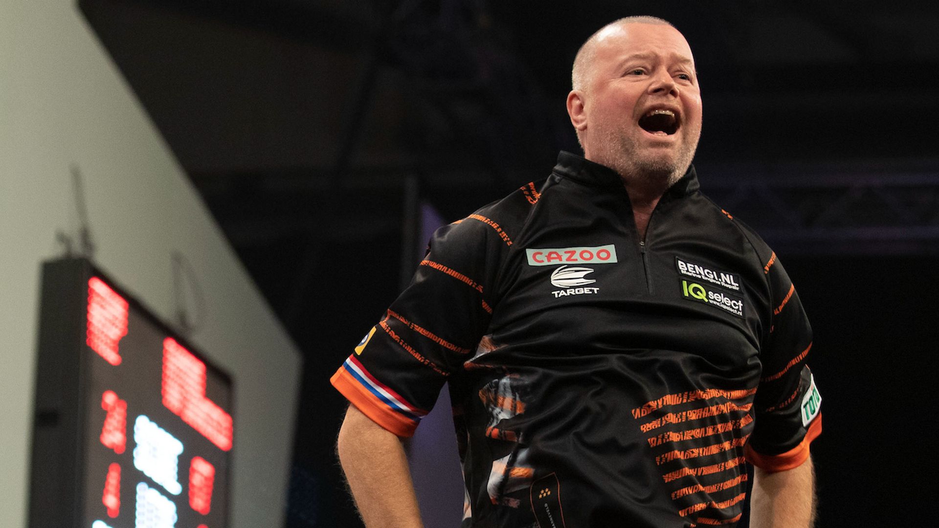 Classic Barney qualifies after edging Worth in Grand Slam of Darts classicSkySports | Information