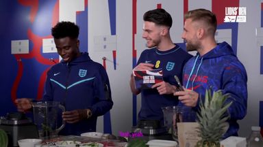 Shaw's smoothie stuns Saka | 'Why are you putting chillies in it?'