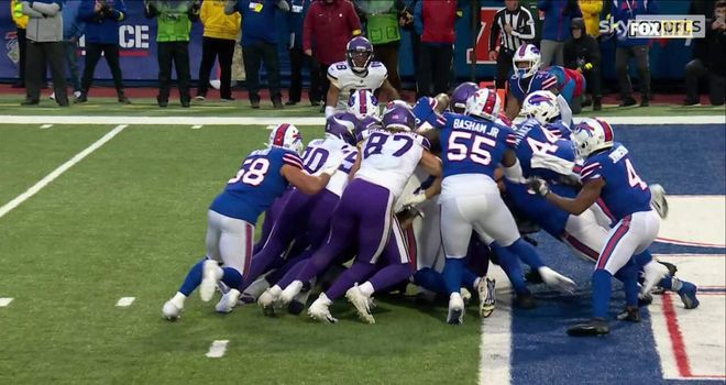 Buffalo Bills stonewall Vikings QB Kirk Cousins' fourth-down QB sneak try  inside 1-yard line