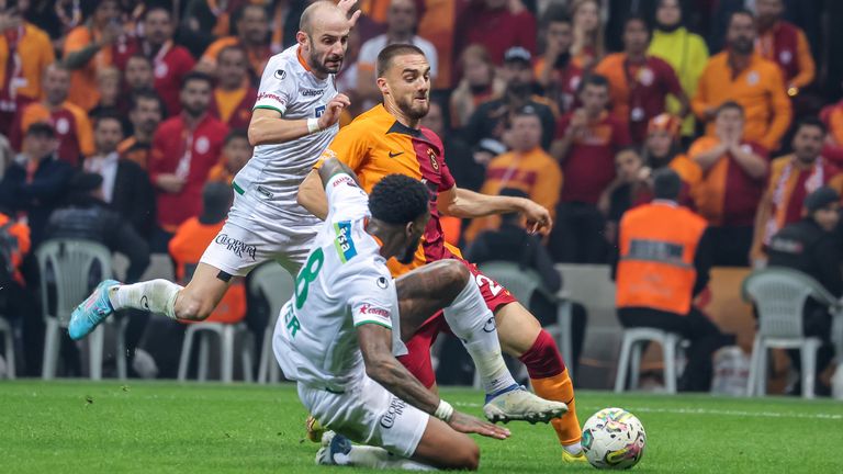 ISTANBUL, TURKEY - OCTOBER 23: Efecan Karaca of Alanyaspor, Berkan Kutlu of Galatasaray, Leroy Fer of Alanyaspor during the Turkish Super Lig match between Galatasaray and Alanyaspor at Stadion NEF Stadyumu on October 23, 2022 in Istanbul, Turkey (Photo by Orange Pictures/BSR Agency/Getty Images)