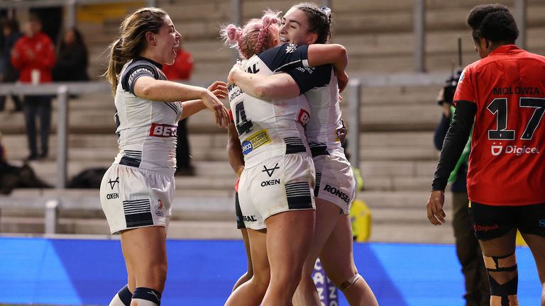 Amy Hardcastle found the try line as England fought for the momentum in the first half. 