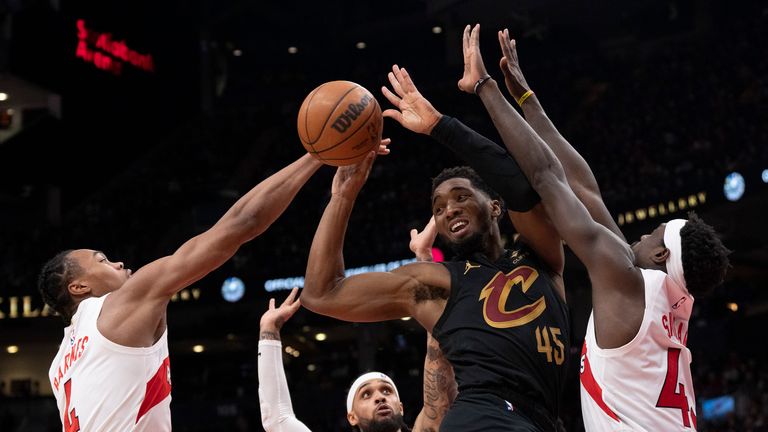 Highlights of the Cleveland Cavaliers against the Toronto Raptors in Week 7 of the NBA season.