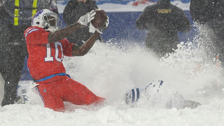 Buffalo Bills wide receiver Deonte Thompson makes a catch during overtime against the Indianapolis Colts in 2017
