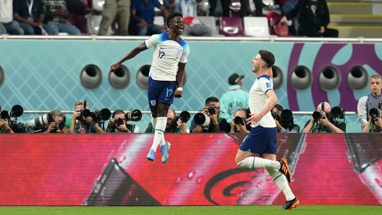 Bukayo Saka celebrates with Declan Rice