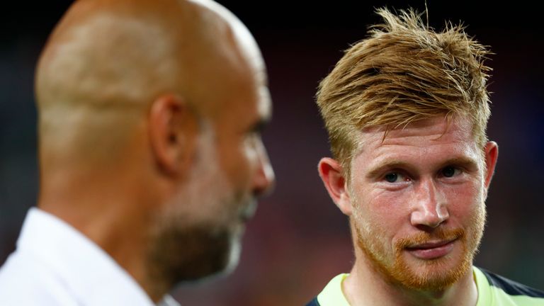 Manchester City&#39;s Kevin De Bruyne, left, looks to Manchester City&#39;s head coach Pep Guardiola end of a charity friendly soccer match between Barcelona and Manchester City at the Camp Nou stadium in Barcelona, Spain, Wednesday, Aug. 24, 2022. (AP Photo/Joan Monfort)


