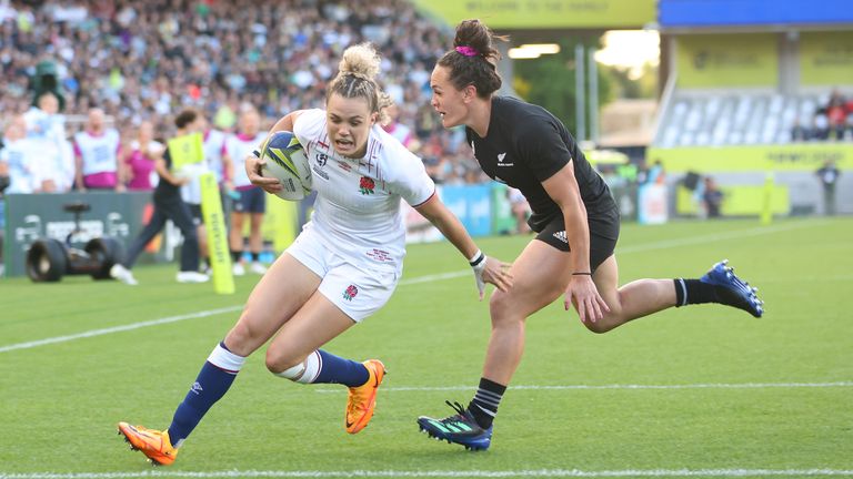 Ellie Kildunne crosses for an England try in the World Cup final despite the attentions of New Zealand&#39;s Portia Woodman