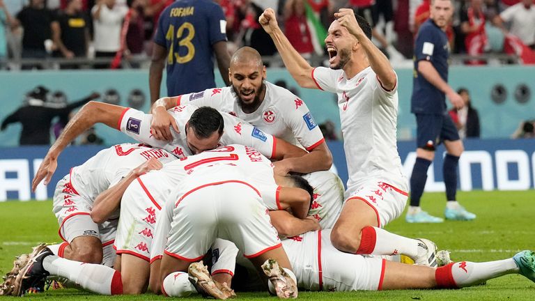 Tunisian players celebrate Wahbi Khazri&#39;s opening goal against France