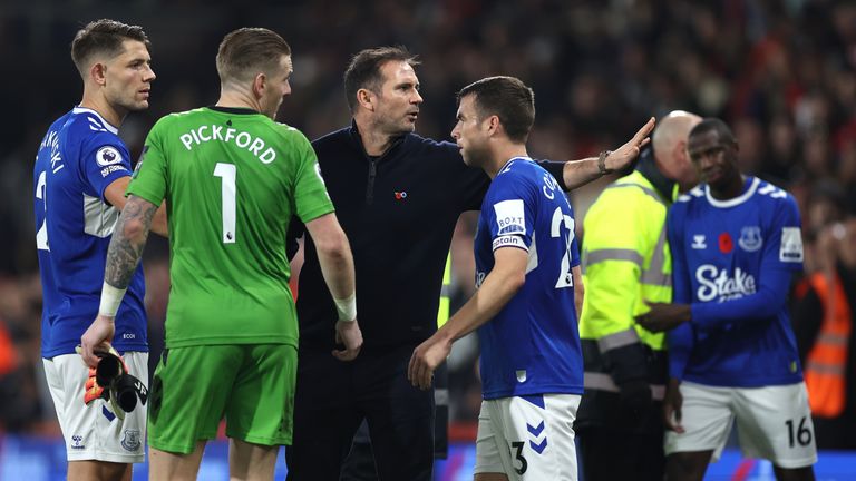 Frank Lampard and his players react to Everton fans expressing their dissatisfaction with the loss to Bournemouth and team's performance