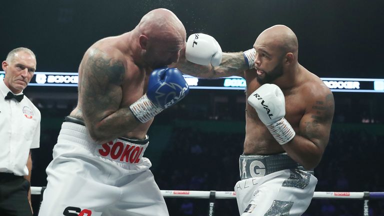 BEN SHALOM...S BOXXER FIGHT NIGHT.12/11/2022 AO ARENA.PIC LAWRENCE LUSTIG.CONCURSO DE PESO PESADO.FRAZER CLARKE v KAMIL SOKOLOWSKI