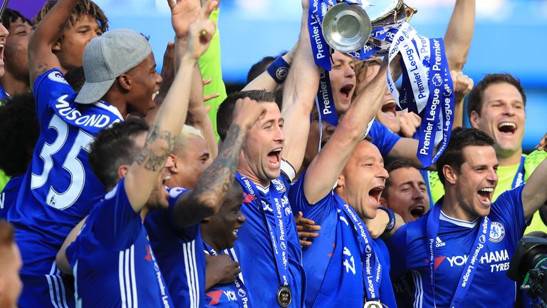 Cahill ganó dos títulos de la Premier League en el Chelsea