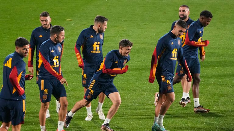 İspanya, Dünya Kupası açılış maçı öncesi antrenman yapıyor