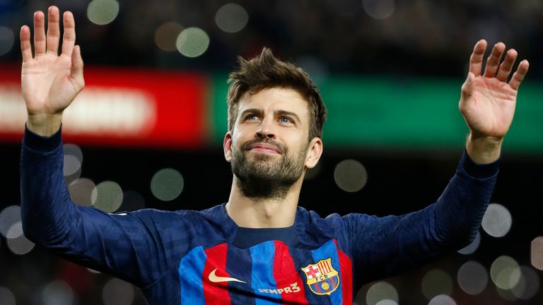 Barcelona&#39;s Gerard Pique waves supporters at the end of Spanish La Liga soccer match between Barcelona and Almeria at the Camp Nou stadium in Barcelona, Spain, Saturday, Nov. 5, 2022. (AP Photo/Joan Monfort)