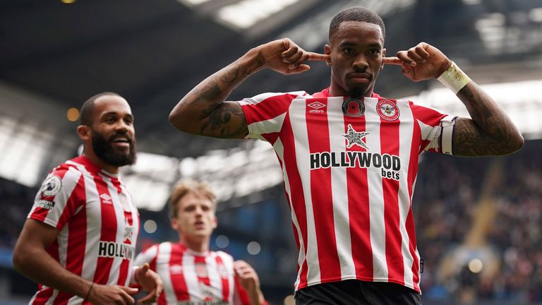 Brentford&#39;s Ivan Toney celebrates after scoring his side&#39;s first goal 