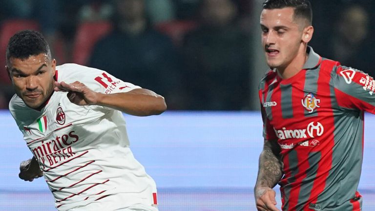 Milan's Junior Messias, left, and Cremonese's Emanuele Valeri battle for the ball during the Italian Serie A soccer match between Cremonese and AC Milan at the Zini Stadium in Cremona, Italy, Tuesday, Nov. 8, 2022. (Spada/LaPresse via AP)