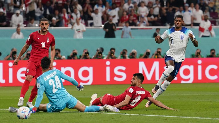 Marcus Rashford mencetak gol kelima Inggris tak lama setelah masuk sebagai pemain pengganti di babak kedua