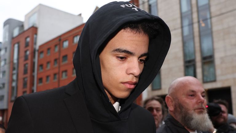 Manchester United footballer Mason Greenwood arrives at Minshull Street Crown Court, Manchester, where he is charged with attempted rape. The 21-year-old is also accused of assault and controlling and coercive behaviour. Picture date: Monday November 21, 2022.