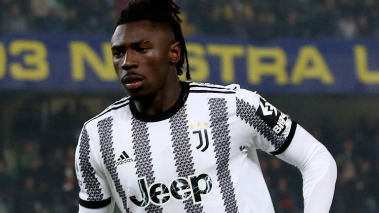 Juventus&#39; Moise Kean, left, celebrates after scoring the first goal of the game during the Italian Serie A soccer match between Hellas Verona and Juventus at the Marcantonio Bentegodi Stadium in Verona, Italy, Thursday, Nov. 10, 2022. (Paola Garbuio/LaPresse via AP)