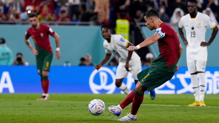 Cristiano Ronaldo mencetak gol dari titik penalti melawan Ghana