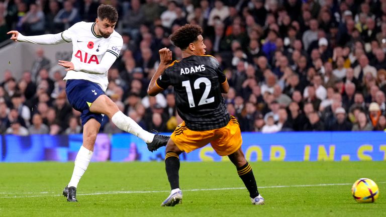 Rodrigo Bentancur scores Tottenham&#39;s third goal