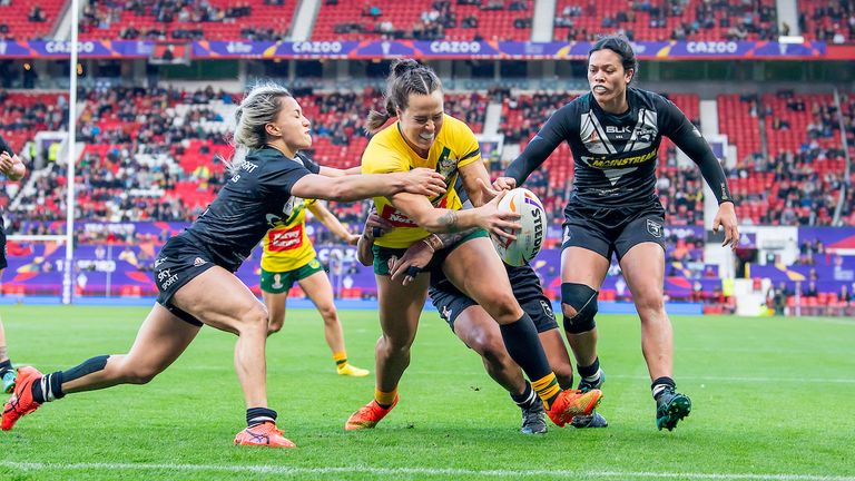 Isabelle Kelly's try-scoring run continued as she went over for her second