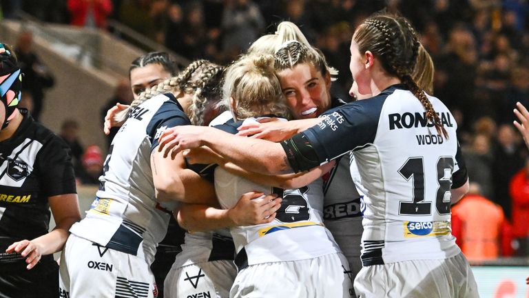 Picture by Will Palmer/SWpix.com - 14/11/2022 - Rugby League - Rugby League World Cup 2021 - Semi Final - England v New Zealand - LNER Community Stadium, York, England - Francesca Goldthorp of England celebrates scoring their sides first try against New Zealand with teammates 