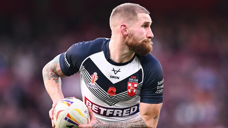 Picture by Will Palmer/SWpix.com - 12/11/2022 - Rugby League - Rugby League World Cup 2021 - Semi Final - England v Samoa - Emirates Stadium, London, England - Sam Tomkins (C) of England in action during the match against Samoa