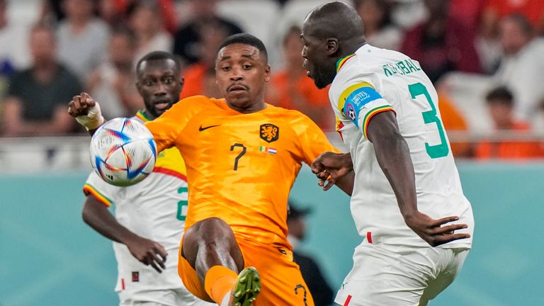 Steven Bergwijn competes for possession with Kalidou Koulibaly
