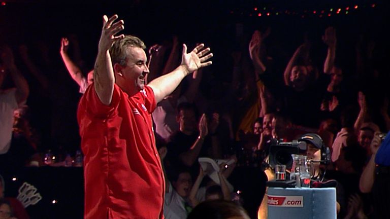 Phil Taylor wins 2004 World Championship