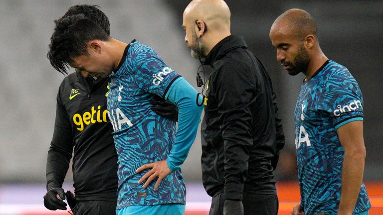 Tottenham&#39;s Son Heung-min leaves the field injured