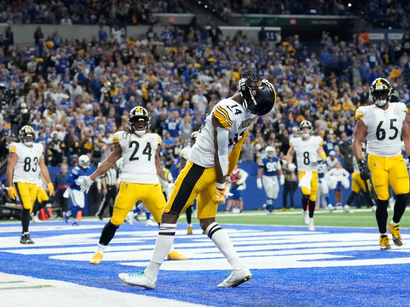 Pittsburgh Steelers' Benny Snell Jr. (24) runs during the first half of an  NFL football game against the Pittsburgh Steelers, Monday, Nov. 28, 2022,  in Indianapolis. (AP Photo/Michael Conroy Stock Photo - Alamy