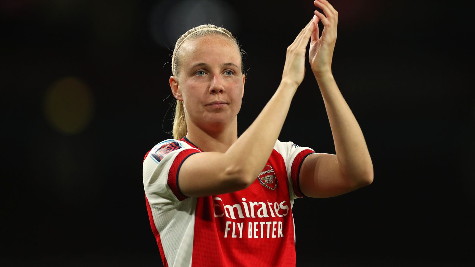 Beth Mead completed signing new contract with Arsenal.