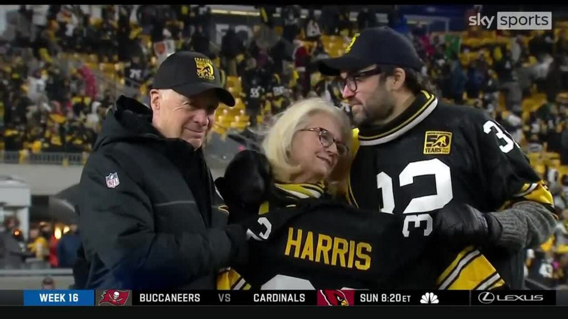 Steelers' retire Franco Harris' jersey at halftime of Holiday Classic