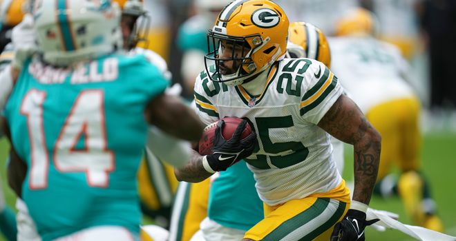 Green Bay Packers cornerback Keisean Nixon (25) on the sidelines during an  NFL football game Sunday, Oct. 2, 2022, in Green Bay, Wis. (AP  Photo/Jeffrey Phelps Stock Photo - Alamy