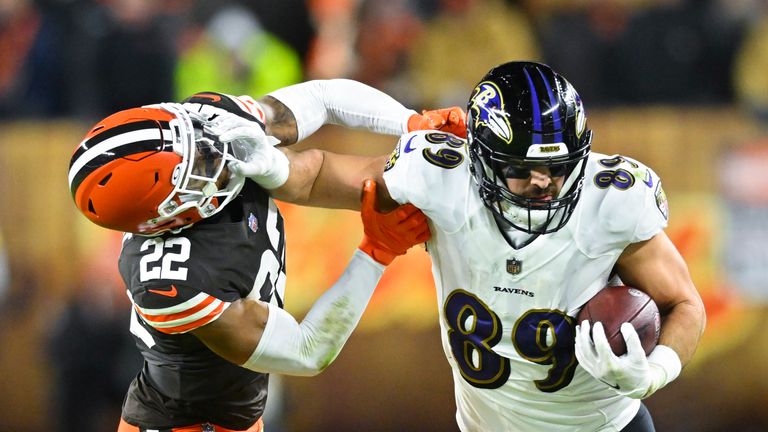 Baltimore Ravens 3-13 Cleveland Browns: Donovan Peoples-Jones scores only  TD of the game as the Browns stay alive in AFC playoff race, NFL News