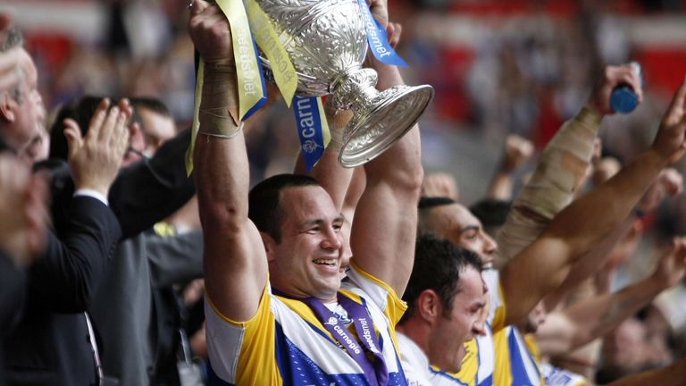 PICTURE BY Simon Wilkinson/SWPIX.COM - Rugby League - Challenge Cup Final 2010 - Leeds v Warrington - Wembley Stadium, London, England - 28/08/10...Copyright - Simon Wilkinson - 07811267706...Warrington's Adrian Morley lifts the cup
