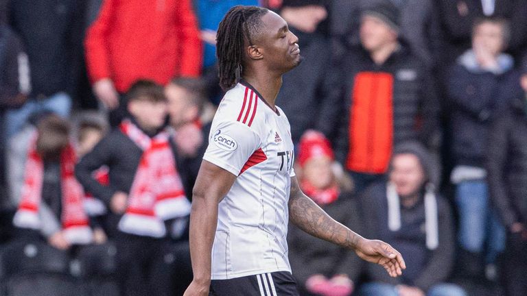 Aberdeen's Anthony Stewart walks after seeing red vs St Mirren