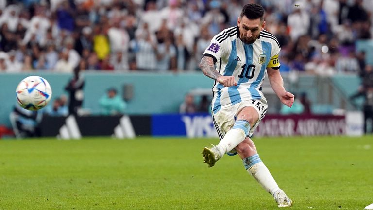 Lionel Messi narrowly misses the target with a second-half free-kick