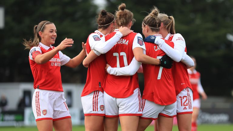 Arsenal&#39;s Vivianne Miedema (centre) celebrates with team-mates after scoring against Everton