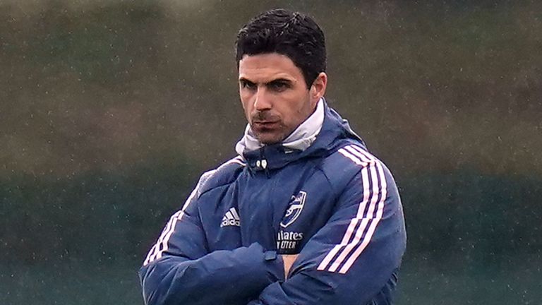 Mikel Arteta oversees Arsenal training