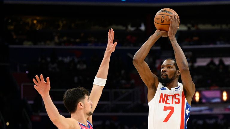 Kevin Durant top-scored with 30 points as Brooklyn secured their fourth successive victory over Washington.