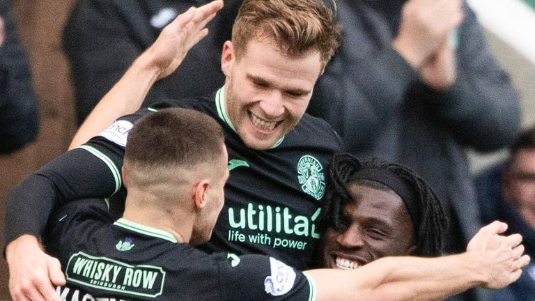 EDINBURGH, SCOTLAND - DECEMBER 24: Hibernian's Chris Cadden (centre) celebrates making it 2-0 during a cinch Premiership match between Hibernian and Livingston at Easter Road, on December 24, 2022, in Edinburgh, Scotland. (Photo by Paul Devlin / SNS Group)