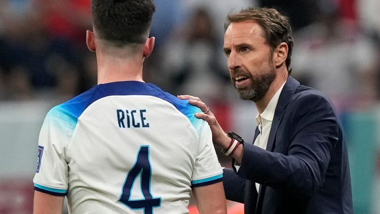 Gareth Southgate talks to Declan Rice during the game against France