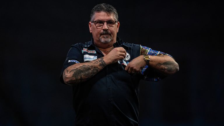 Gary Anderson reacting during Day 8 of the Cazoo World Darts Championship 2022/23 at Alexandra Palace. Photo credit should read: Steven Paston/PDC ..RESTRICTIONS: Use subject to restrictions. Editorial use only, no commercial use without prior consent from rights holder.
