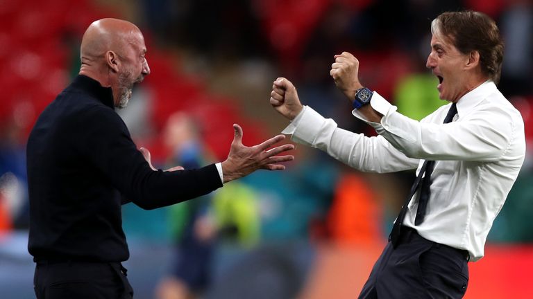 Gianluca Vialli and Roberto Mancini celebrate during Italy's round of 16 win at the Euros