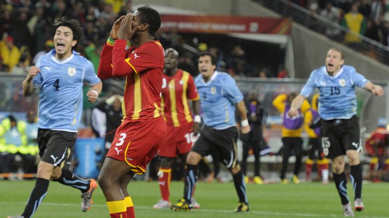 Асамоа Гиан пропусна дузпата в добавеното време и Гана в крайна сметка загуби от Уругвай след дузпи.